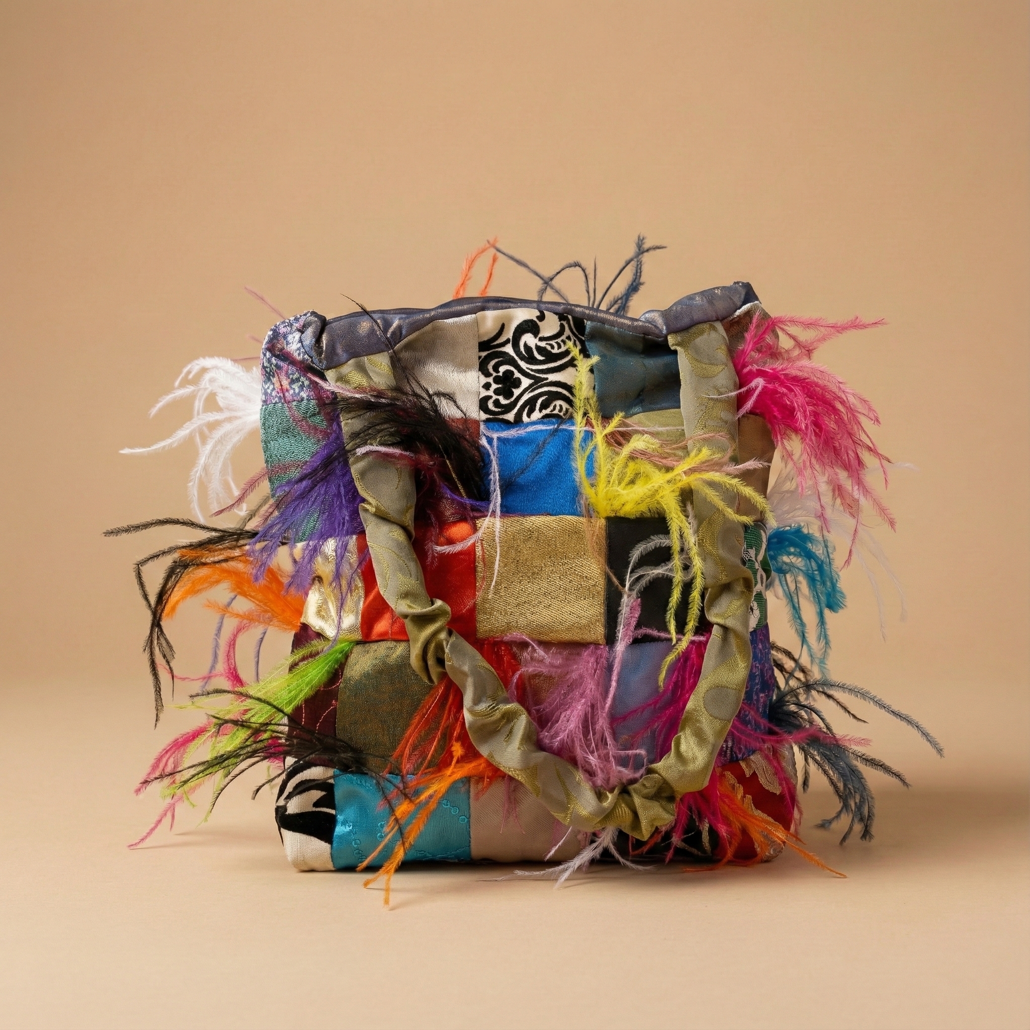 Umhänge-Stofftasche Kitty mit Straußenfedern FE10200 Detailansicht 1